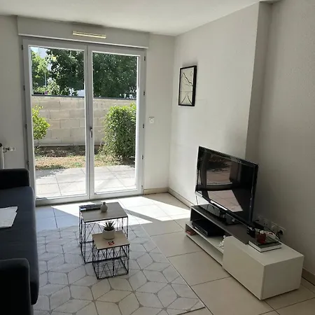 Cozy T2 With Terrace, Tcl Access